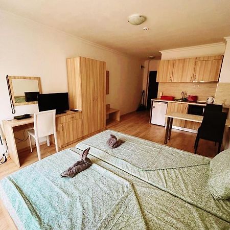 Lovely Studio Apartment On The Beach Бургас Екстериор снимка