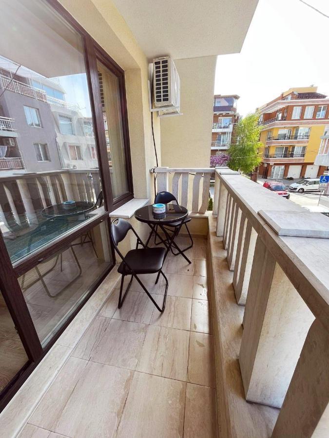 Lovely Studio Apartment On The Beach Бургас Екстериор снимка