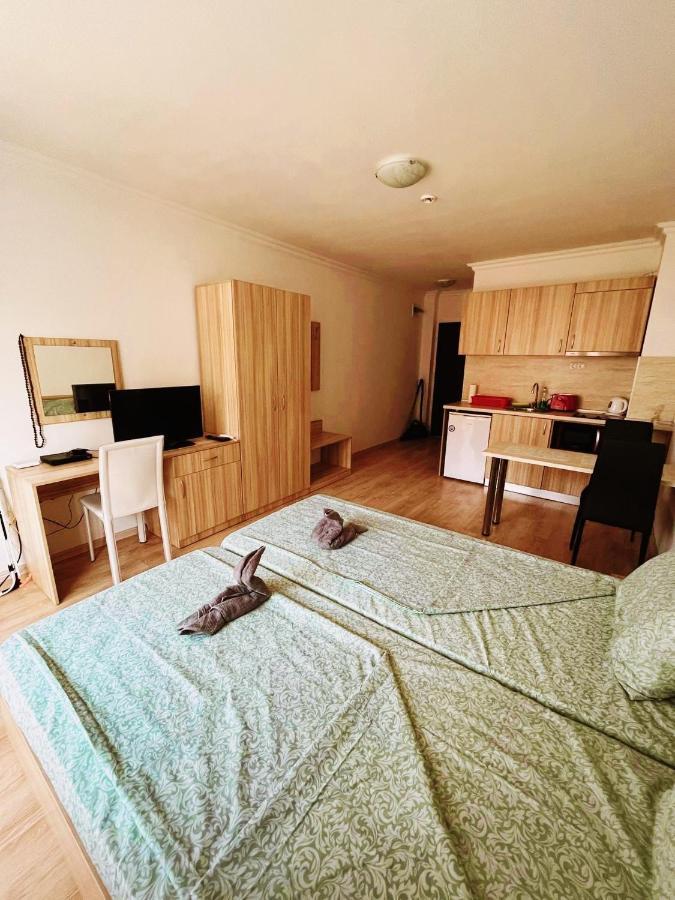 Lovely Studio Apartment On The Beach Бургас Екстериор снимка